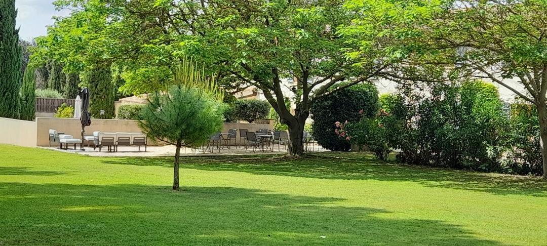 Le Mas Des Vergers Salon-de-Provence Kültér fotó